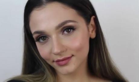 Strobing vs contouring en maquillaje y Glow Expert Duo Stick Strobing vs contouring en maquillaje y Glow Expert Duo Stick