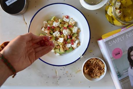 Ensalada de aguacate y queso feta