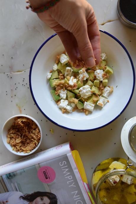 Ensalada de aguacate y queso feta