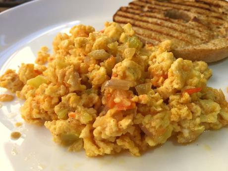 Huevos revueltos con un toque de chulería Huevos revueltos con un toque de chulería