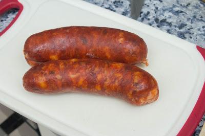 Rigatoni con chorizo y salchichas Rigatoni con chorizo y salchichas