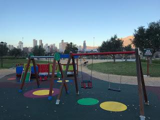 Benidorm con niños. Parques con zonas de juegos accesibles e inclusivas.