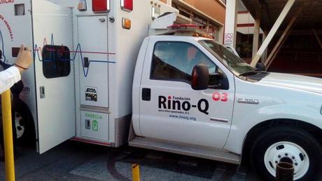 Entregan ambulancia a asociación Rino-Q para niños quemados