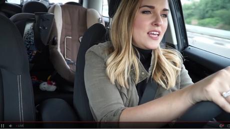 Una youtuber finge su muerte en directo para concienciar sobre el uso del móvil al volante