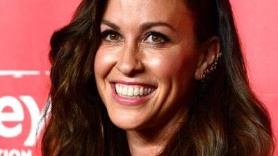 El ex mánager de Alanis Morissette le robó millones