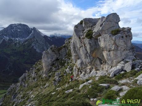 Ruta a Peña Melera y Los Pandos: Zona alta de los Pandos, llegando a la cima Este