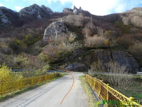 Ruta a Peña Melera y Los Pandos: Puente Muñeca sobre río San Isidro