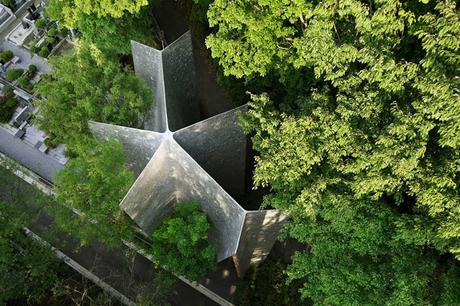 Jueves de Arquitectura: rezar en el bosque Jueves de Arquitectura: rezar en el bosque