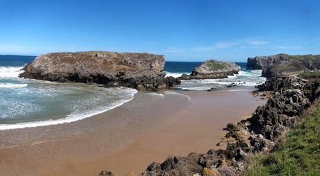 Playas de Cué, Portiello, Toro y la Ballota desde Cué.