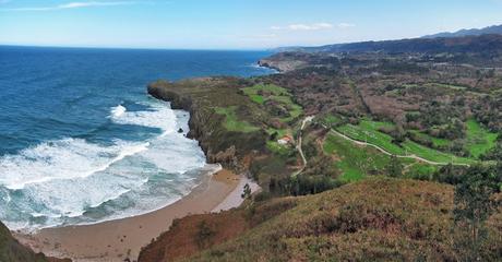 Playas de Cué, Portiello, Toro y la Ballota desde Cué.