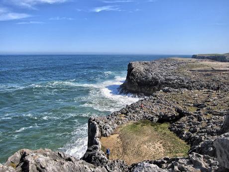 Playas de Cué, Portiello, Toro y la Ballota desde Cué.