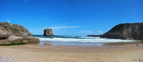 Playas de Cué, Portiello, Toro y la Ballota desde Cué.