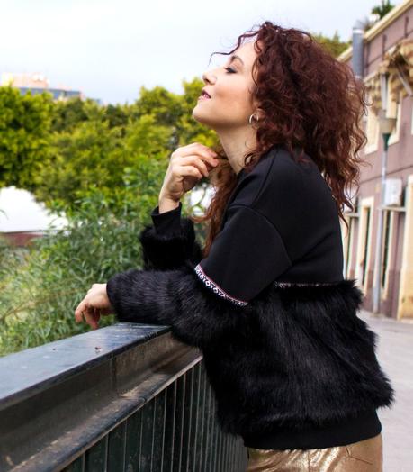 Melange-Boutique blog de moda, fashion blog melange_boutique_fashion_blog_de_moda_sudadera_boho_pelo_chic_outfit_falda_metalica_shein_mango_kaidandizo_antonioborjafotografos_11