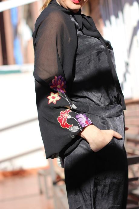 Con un mono muy especial Con un mono muy especial