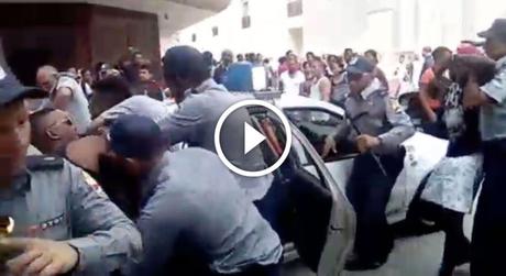 INDIGNANTE: Fuerte operativo policial contra impedidos físicos que vendían espejuelos INDIGNANTE: Fuerte operativo policial contra impedidos físicos que vendían espejuelos