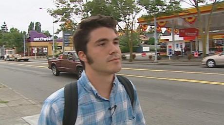 Un hombre hace más de $ 7 millones cobrando a personas por oraciones en línea Un hombre hace más de $ 7 millones cobrando a personas por oraciones en línea