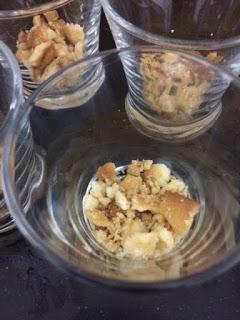 VASITOS DE CHEESECAKE CON FRESAS VASITOS DE CHEESECAKE CON FRESAS