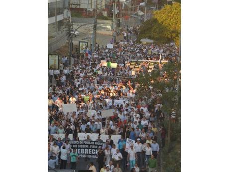 Panameños protestan contra la corrupción    #CaigaQuienCaiga