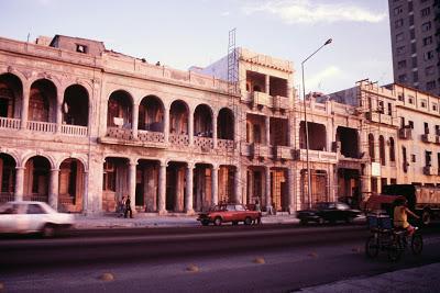 LOS MIL Y UN COLORES DE LA HABANAMoisés Cayetano RosadoEs...