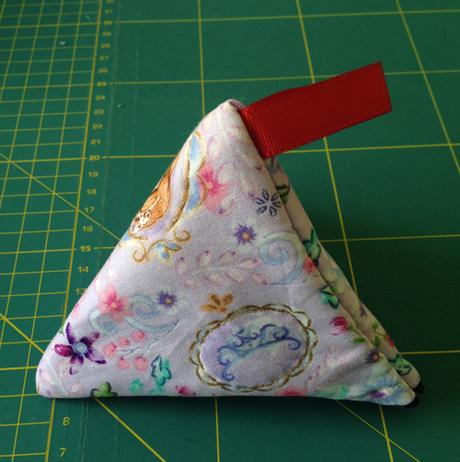 Monedero triangular Tutorial guarda chupete