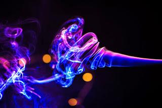 Con poco equipo puedes hacer estupendas fotografías de humo. Fotografiar-humo-Abuelohara