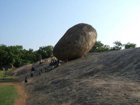 Una piedra de 250 toneladas que desafía las leyes de la física