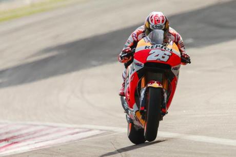 Stoner logra el mejor tiempo el primer día en Sepang bajo la lluvia