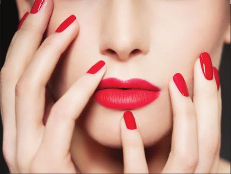 Manicura en rojo