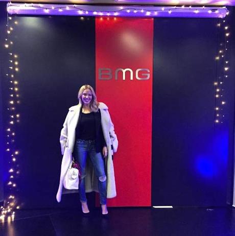 Kylie Minogue firma con BMG para el lanzamiento de su próximo disco Nueva discográfica de Kylie Minogue