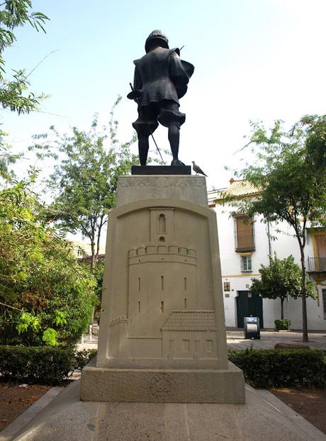 Monumento a Zurbarán en la Plaza de Pilatos.