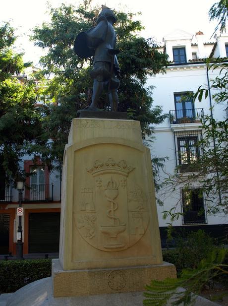Monumento a Zurbarán en la Plaza de Pilatos.