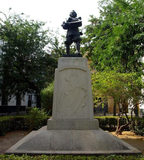 Monumento a Zurbarán en la Plaza de Pilatos.