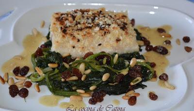 Lubina con polvo de almendra, pasas y piñones Lubina con polvo de almendra, pasas y piñones