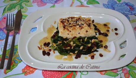 Lubina con polvo de almendra, pasas y piñones Lubina con polvo de almendra, pasas y piñones