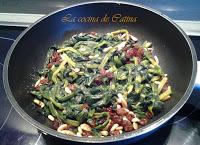 Lubina con polvo de almendra, pasas y piñones Lubina con polvo de almendra, pasas y piñones