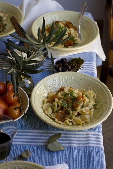 ORECCHIETTE CON SALSA DE TOMATES ASADOS ORECCHIETTE CON SALSA DE TOMATES ASADOS