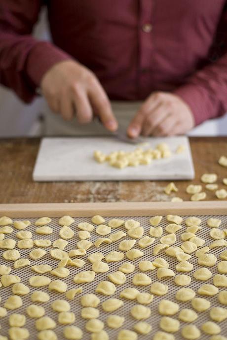 ORECCHIETTE CON SALSA DE TOMATES ASADOS ORECCHIETTE CON SALSA DE TOMATES ASADOS