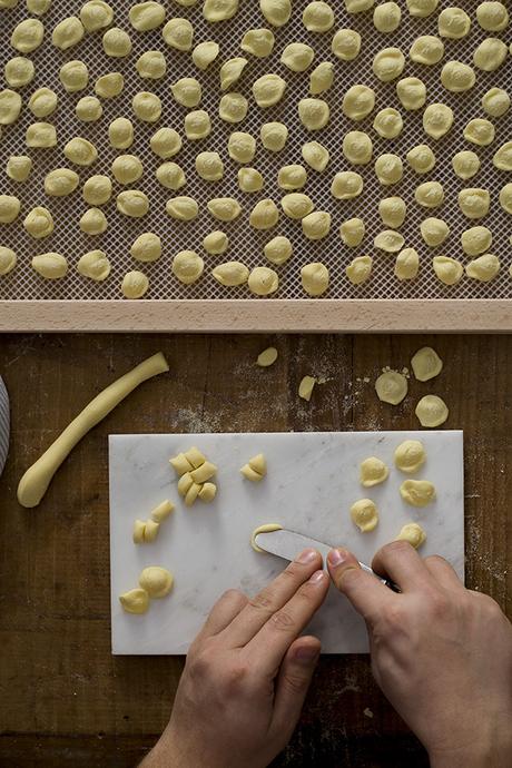 ORECCHIETTE CON SALSA DE TOMATES ASADOS ORECCHIETTE CON SALSA DE TOMATES ASADOS