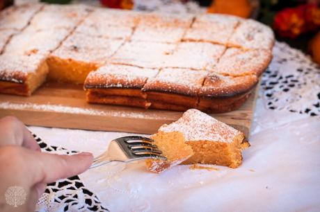 Pastel de batata y chocolate blanco o blondie de boniato