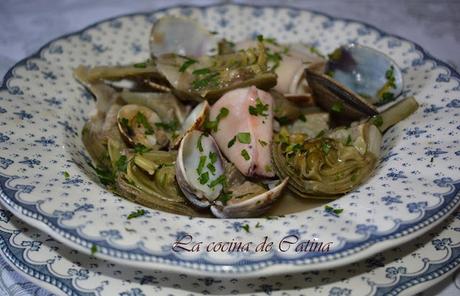 Alcachofas con almejas y chipirones Alcachofas con almejas y chipirones