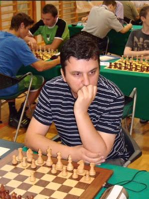 Ahí está, es él; su nombre: MAGNUS CARLSEN !! (3)