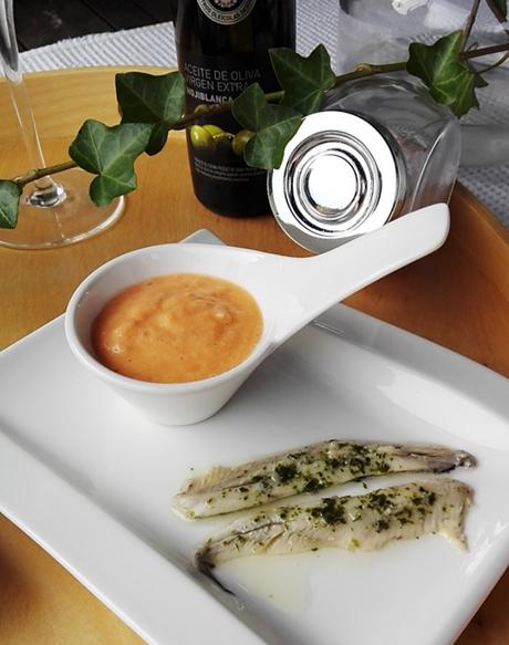 Salmorejo con boquerones en vinagre