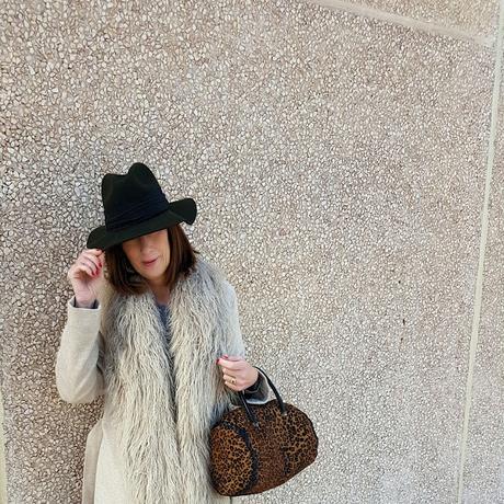 MIS LOOKS - GRIS Y CAMEL