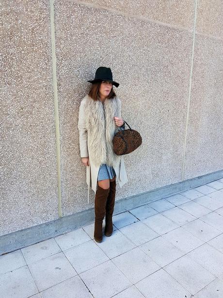 MIS LOOKS - GRIS Y CAMEL