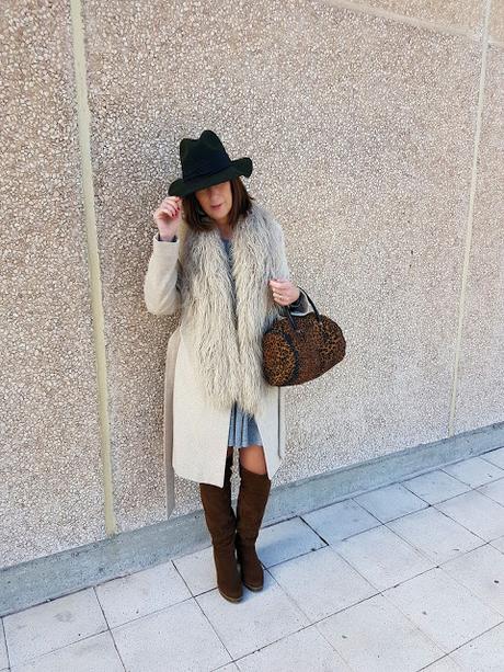 MIS LOOKS - GRIS Y CAMEL