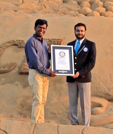 El castillo de arena más alto del mundo ha sido completado en la India