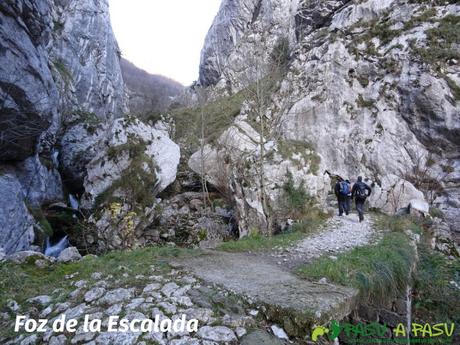 Puente sobre la Foz de la Escalada