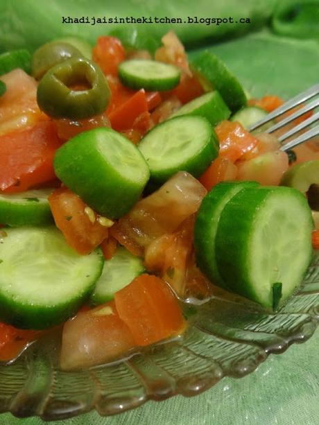 SALADE DE POIVRONS ROTIS, CONCOMBRE ET TOMATES / ROASTED PEPPER, CUCUMBER AND TOMATO SALAD /ENSALADA DE PIMIENTOS ASADOS, PEPINO Y TOMATES / سلطة الفلفل المشوي و الخيار والطماطم