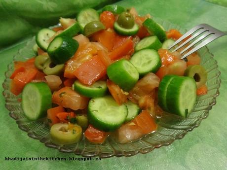 SALADE DE POIVRONS ROTIS, CONCOMBRE ET TOMATES / ROASTED PEPPER, CUCUMBER AND TOMATO SALAD /ENSALADA DE PIMIENTOS ASADOS, PEPINO Y TOMATES / سلطة الفلفل المشوي و الخيار والطماطم