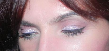 Plumetti rosa, y encaje gris (maquillaje, manicura y moda)